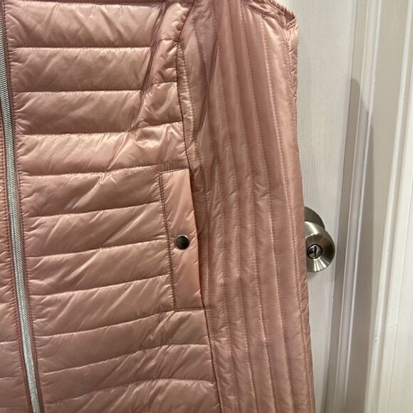 JUST WHITE VEST - Picture 2 of 6